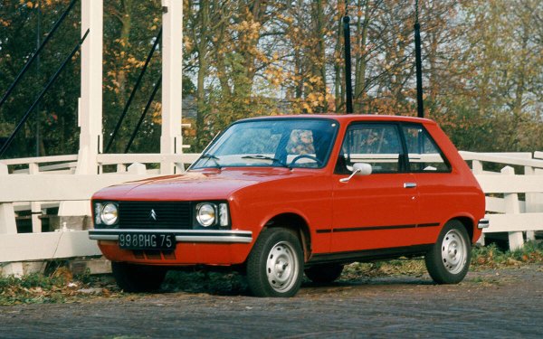 Нищо повече от преработено Peugeot 104 с 2CV двигател, LN остава напълно анонимен за света. Продава се само на вътрешния пазар във Франция. Но потребителите в чужбина се срещат с наследника - четирицилиндровият LNA. Малцина обаче го купуват.